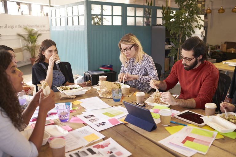 ランチを活用して社内を活性化する！ケータリングやデリバリー（オードブル）を活用したランチミーティング