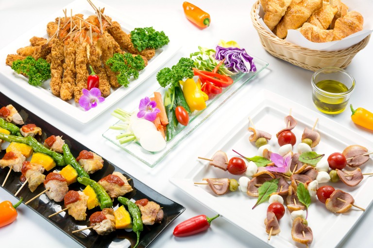 立食パーティーの時に最適な料理のスタイル、ジャンル、メニューとは？