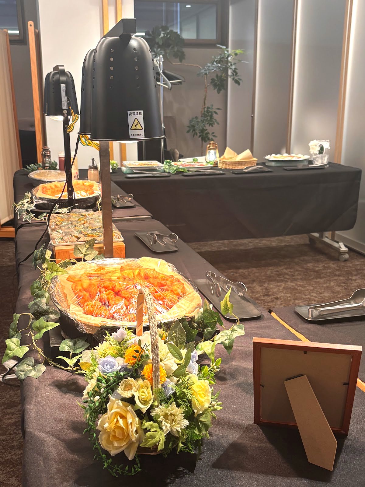 装花を添えてセッティングした会場