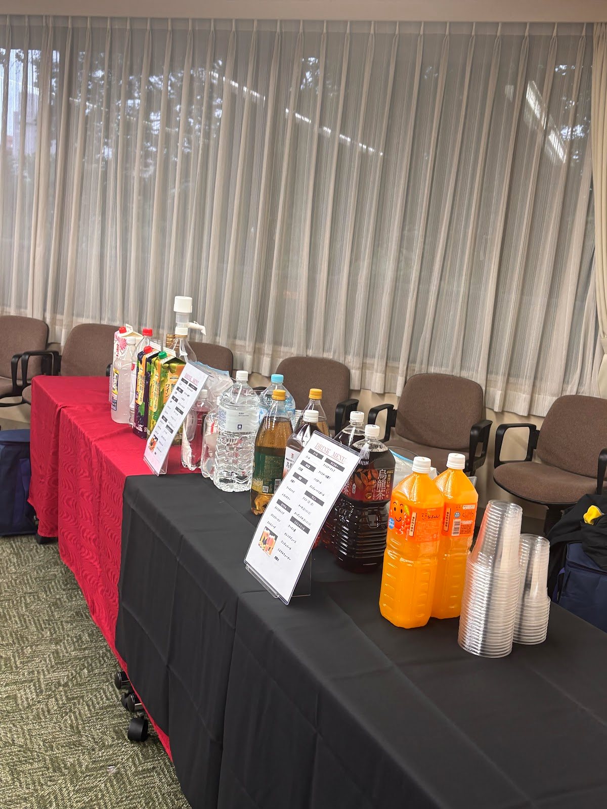 格安飲み放題プランのドリンクコーナー